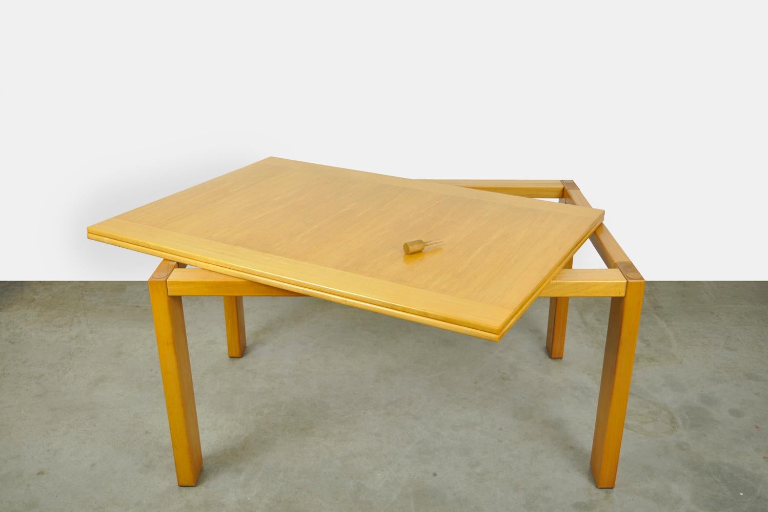 Vintage solid beech extendable dining table by Ibisco Sedie, Italian 1970s In Good Condition For Sale In Denventer, NL