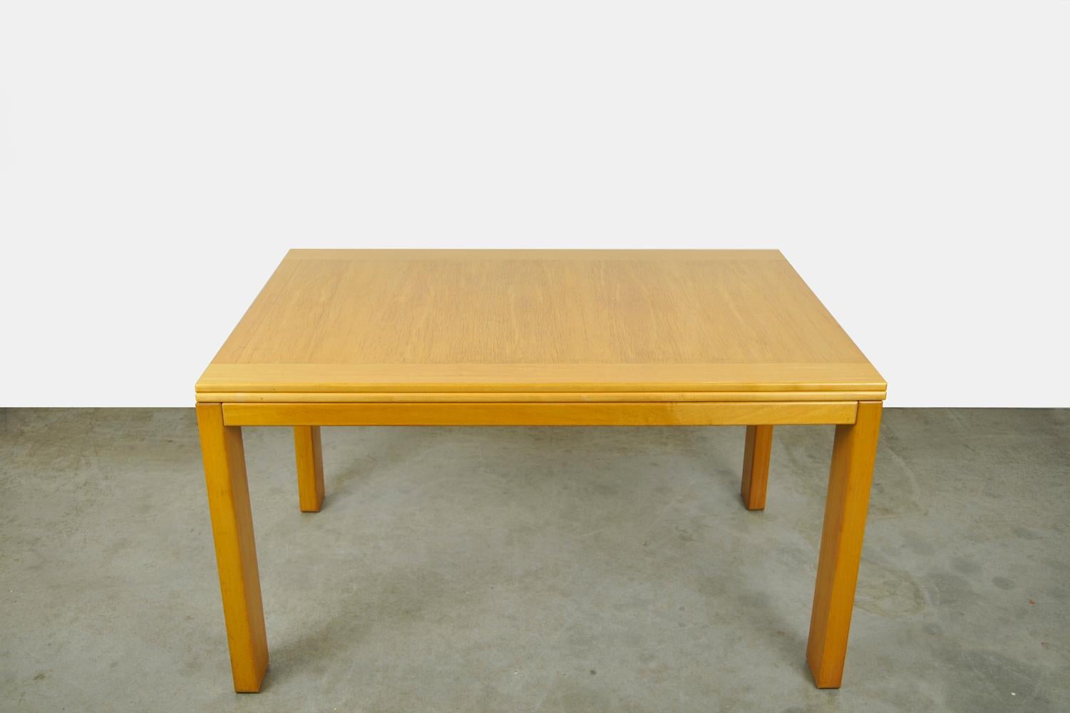 Beech Vintage solid beech extendable dining table by Ibisco Sedie, Italian 1970s For Sale