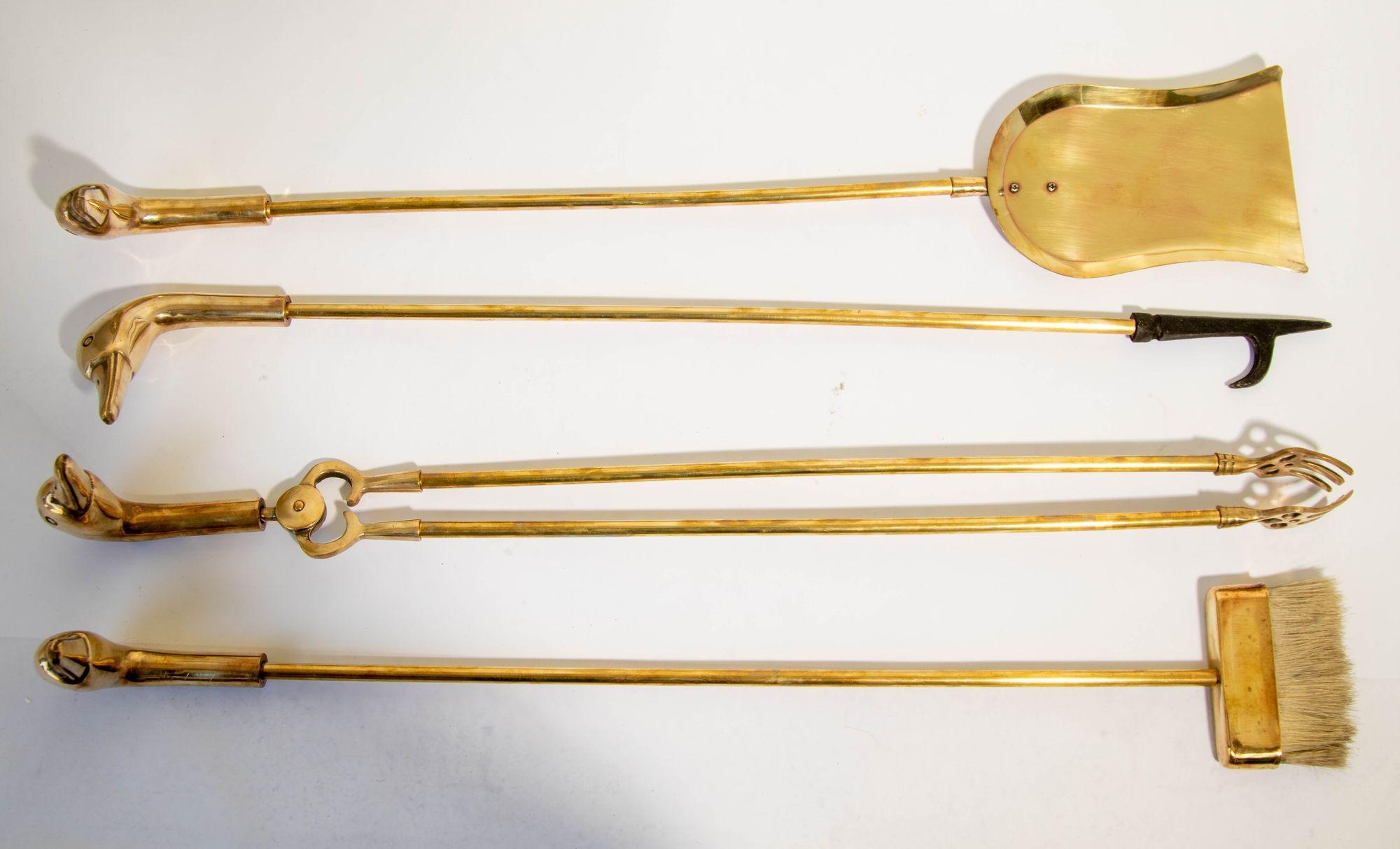 Attrezzi per caminetto in ottone massiccio vintage con teste di anatra Maison Jansen francese in vendita 3