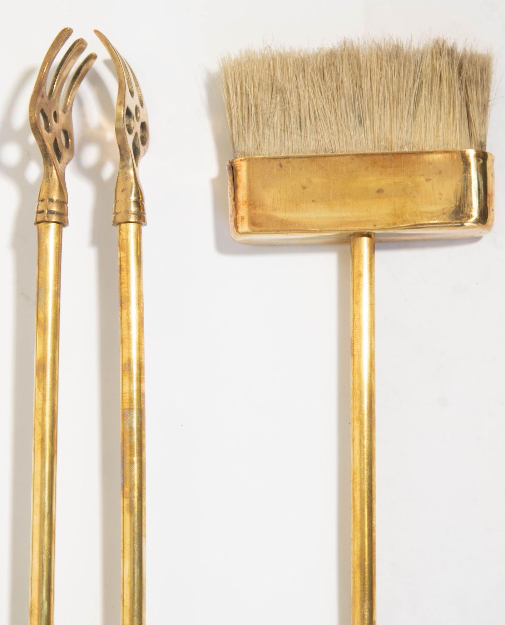 Attrezzi per caminetto in ottone massiccio vintage con teste di anatra Maison Jansen francese in vendita 5