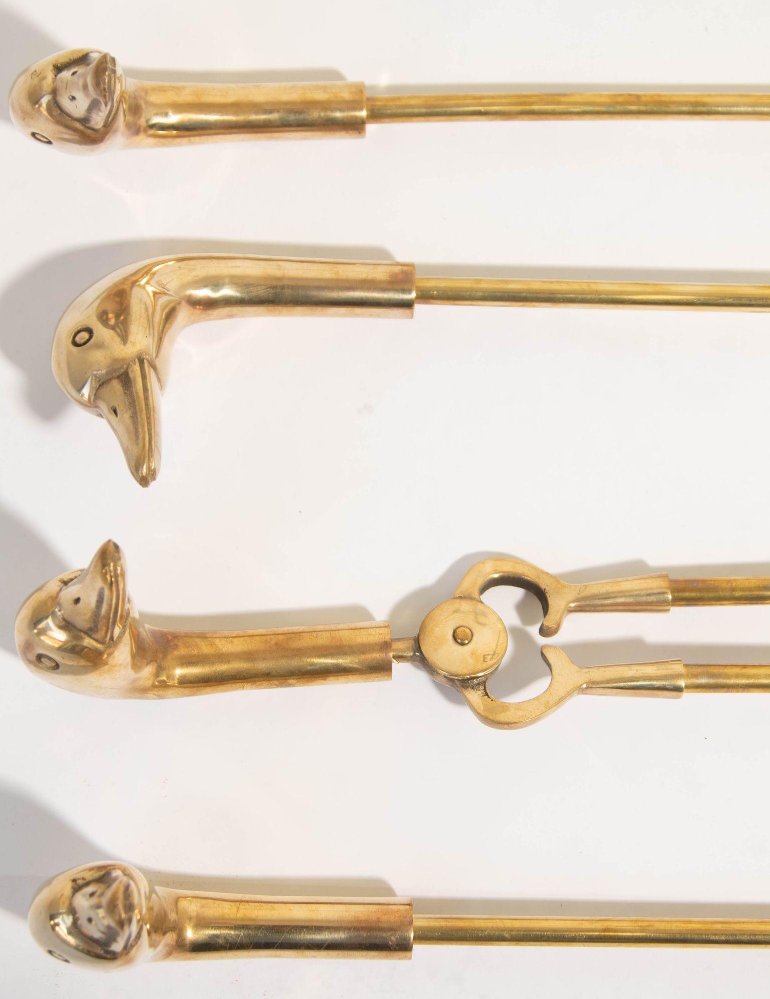 Attrezzi per caminetto in ottone massiccio vintage con teste di anatra Maison Jansen francese in vendita 6