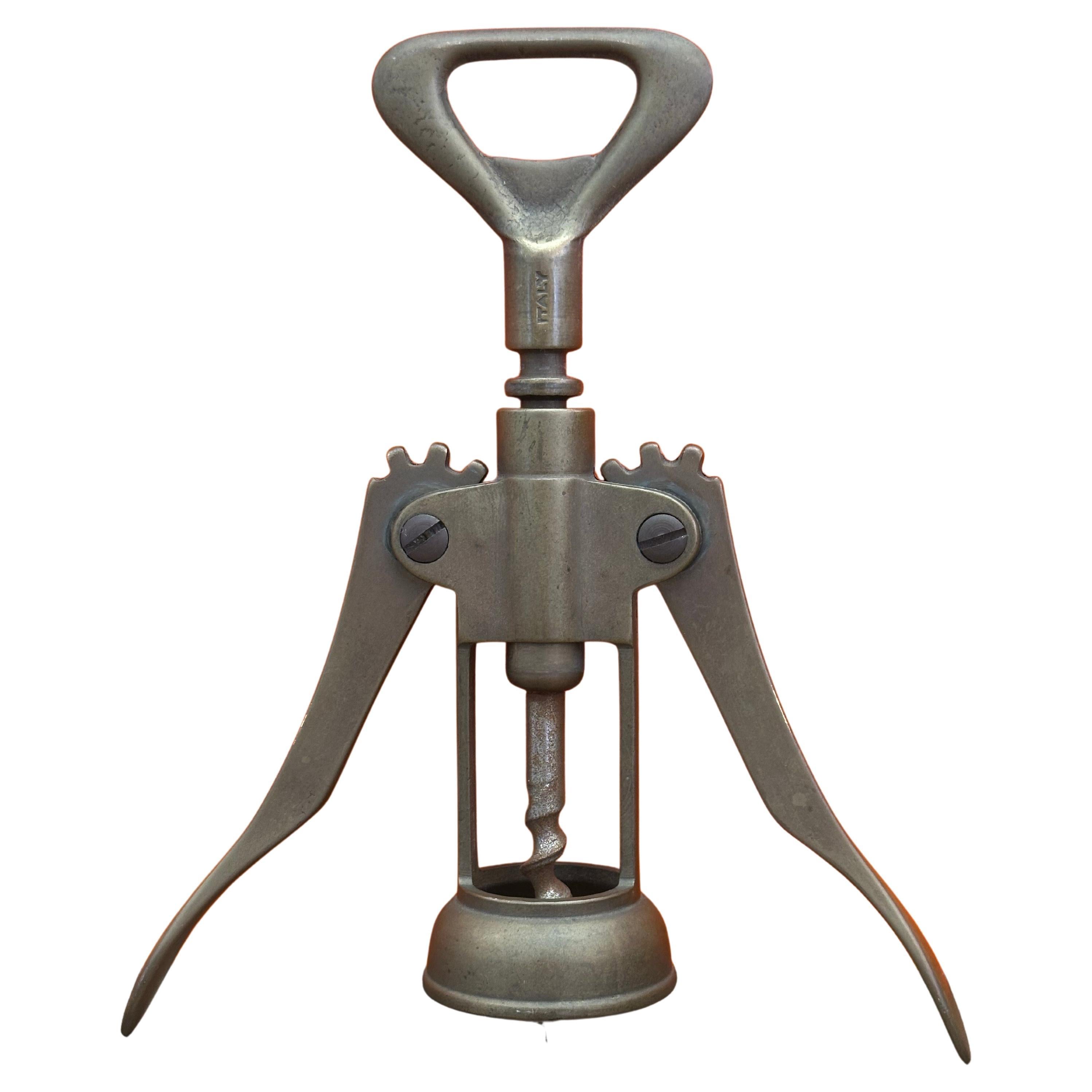 Vintage massivem Messing italienischen Korkenzieher Weinflaschenöffner, markiert Italien, ca. 1960er Jahre. Das Stück ist in sehr gutem originalen Vintage-Zustand mit einer tollen Patina und misst 2,5 