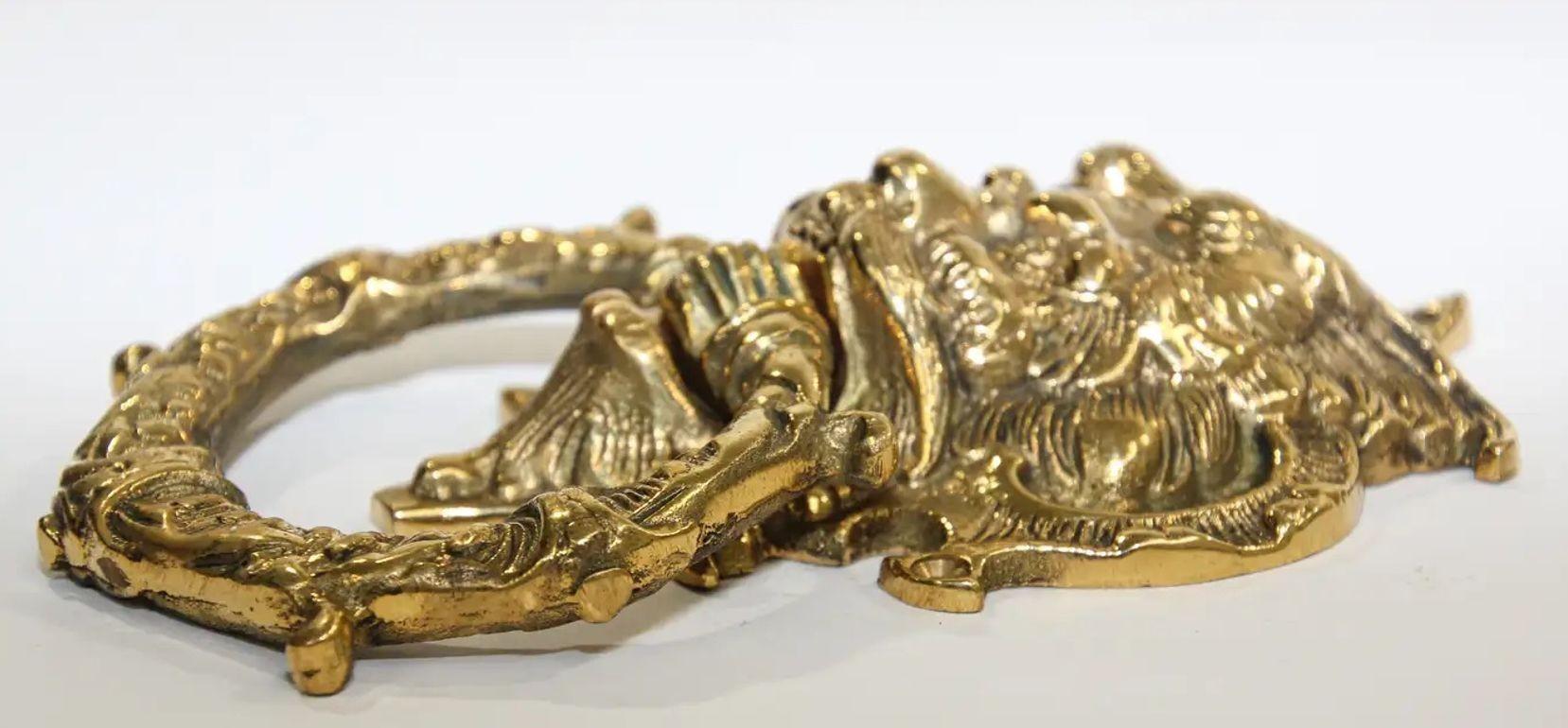 Néo-gothique Knocker de porte gothique italien en laiton massif en vente