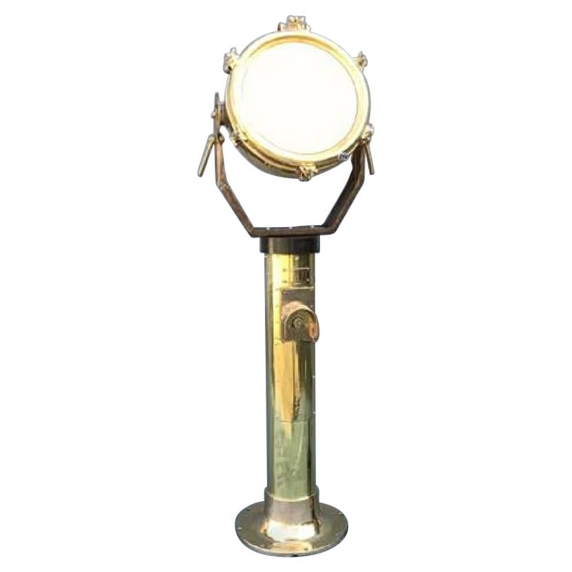 Lampe maritime vintage en laiton massif sur piédestal