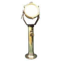 Lampe maritime vintage en laiton massif sur piédestal