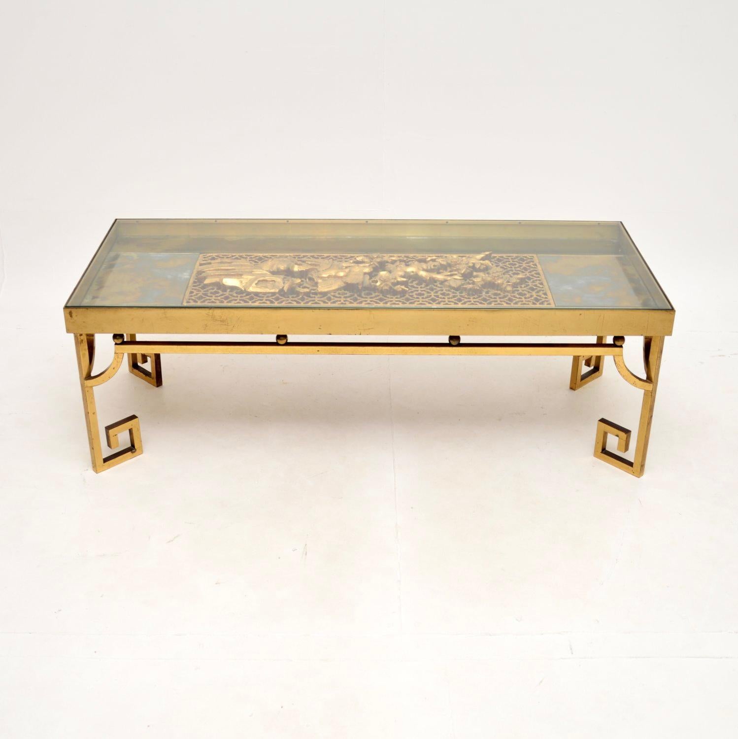 An absolutely stunning vintage solid brass oriental style coffee table. This was made in England, it dates from around the 1960’s.

The quality is outstanding, this is a beautifully made and very unique piece, one that you are not likely to find