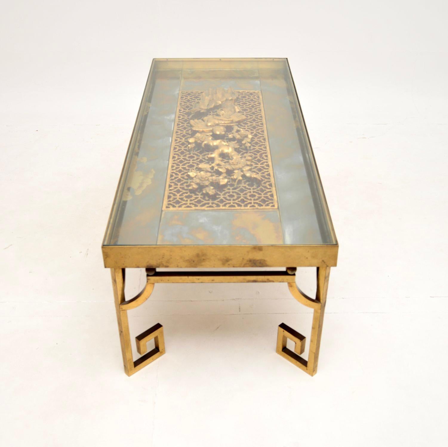 Mid-Century Modern Table basse vintage en laiton massif de style oriental en vente