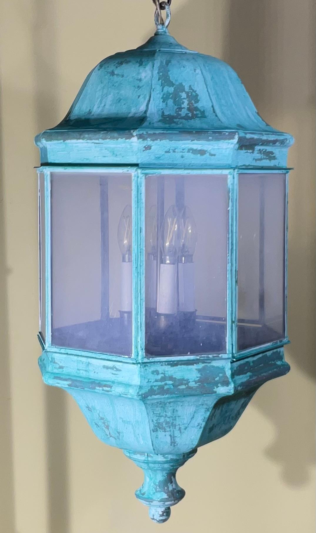 Lanterne d'intérieur/extérieur vintage en laiton massif et patine vert-de-gris en vente 6