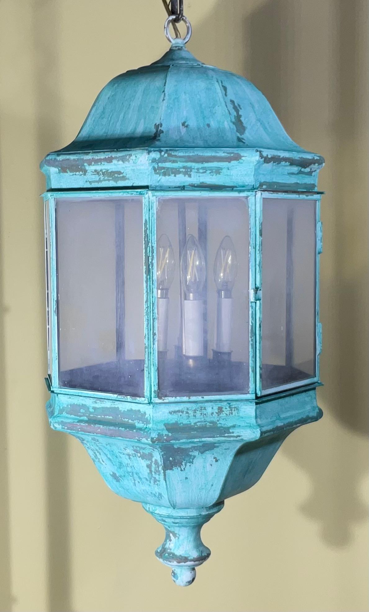 Lanterne d'intérieur/extérieur vintage en laiton massif et patine vert-de-gris en vente 9