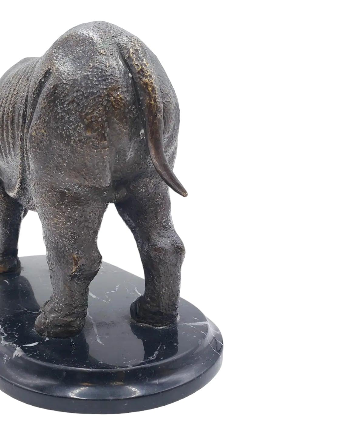 Scultura vintage di rinoceronte in bronzo massiccio su base di marmo in vendita 1