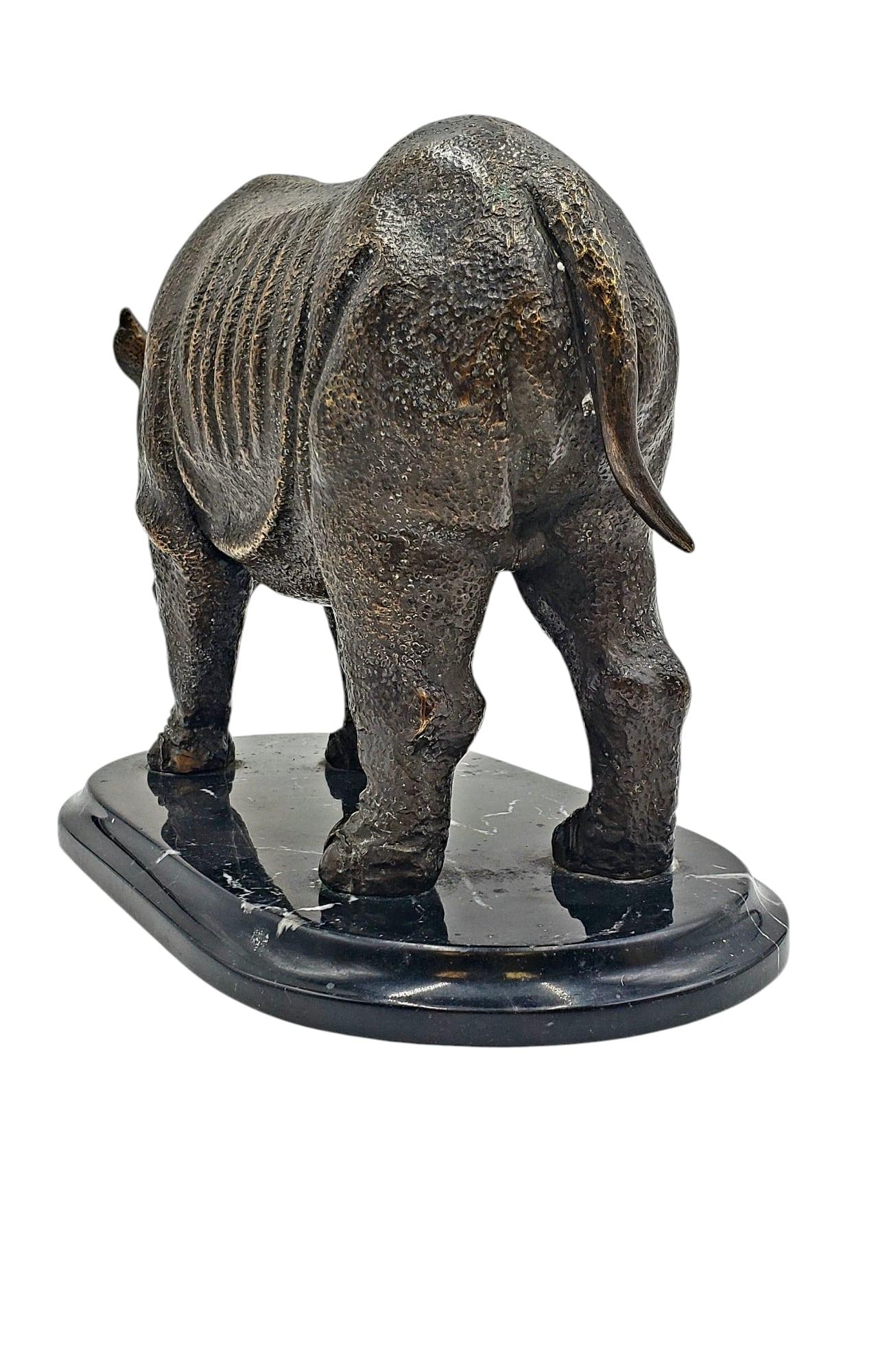 Bronzo Scultura vintage di rinoceronte in bronzo massiccio su base di marmo in vendita