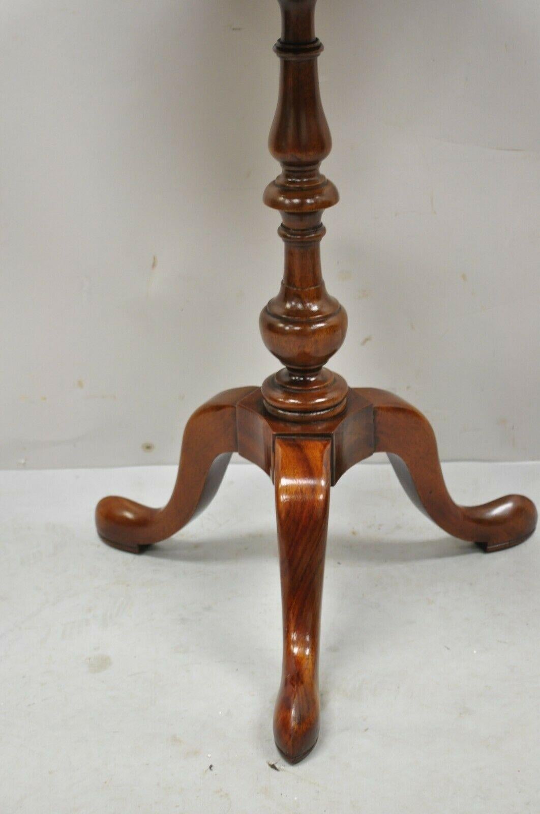 Vintage Solid Cherry Wood Queen Anne Pedestal Base Round Lamp Tea Table In Good Condition In Philadelphia, PA