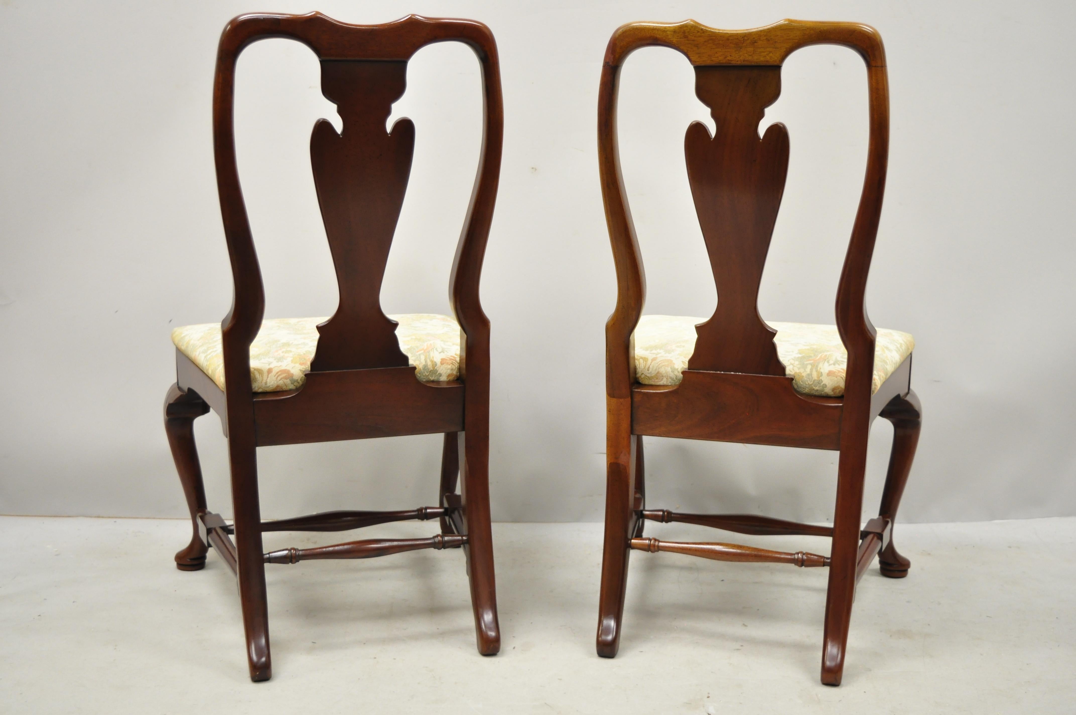 Vintage Solid Cherrywood Queen Anne Style Stretcher Base Dining Side Chairs In Good Condition For Sale In Philadelphia, PA