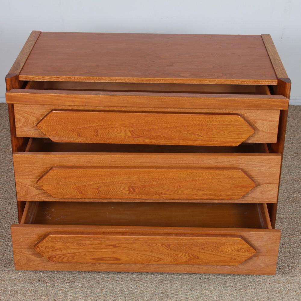 Orme Vintage solid elm chest of drawers, 1980s en vente