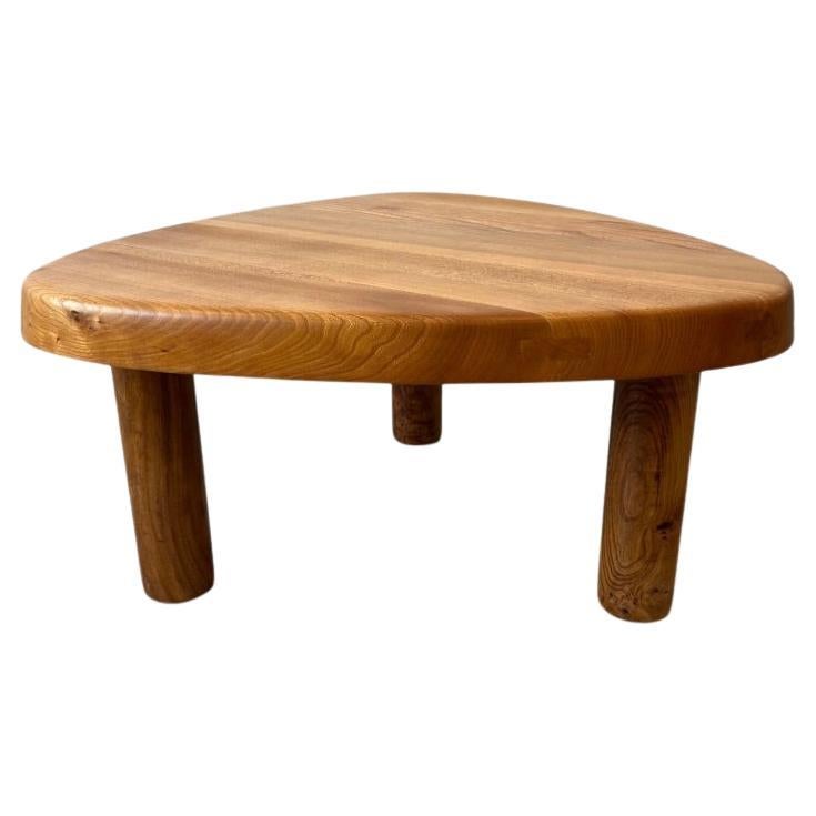 Vintage T23 solid elm three-legged coffee or side table by Pierre Chapo ca. 1960s, France
Very good condition. W 65 x D 65 x H 33 cm
The T23 is one of the Pierre Chapo collections. Thanks to its small surface and triangular shape, this coffee