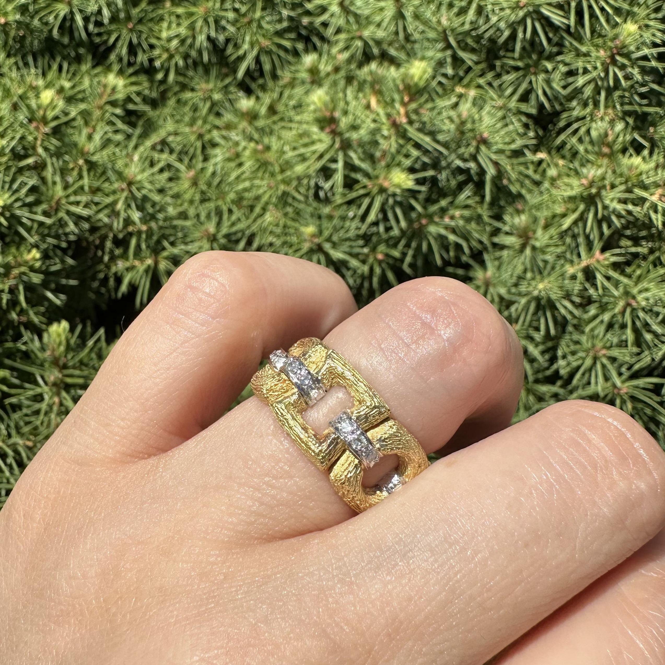 Vintage Solid Gold Diamond Buckle Bark texturiert Eternity Wide Band Ring Größe 6 im Zustand „Gut“ im Angebot in Montclair, NJ