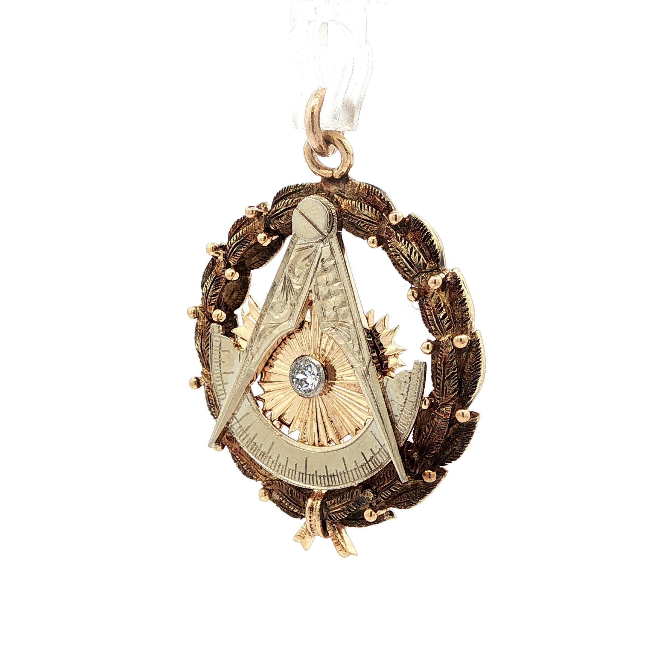 Vintage massivem Gold Diamant graviert detaillierte Freimaurer Freimaurer Kranz Anhänger für Damen oder Herren im Angebot