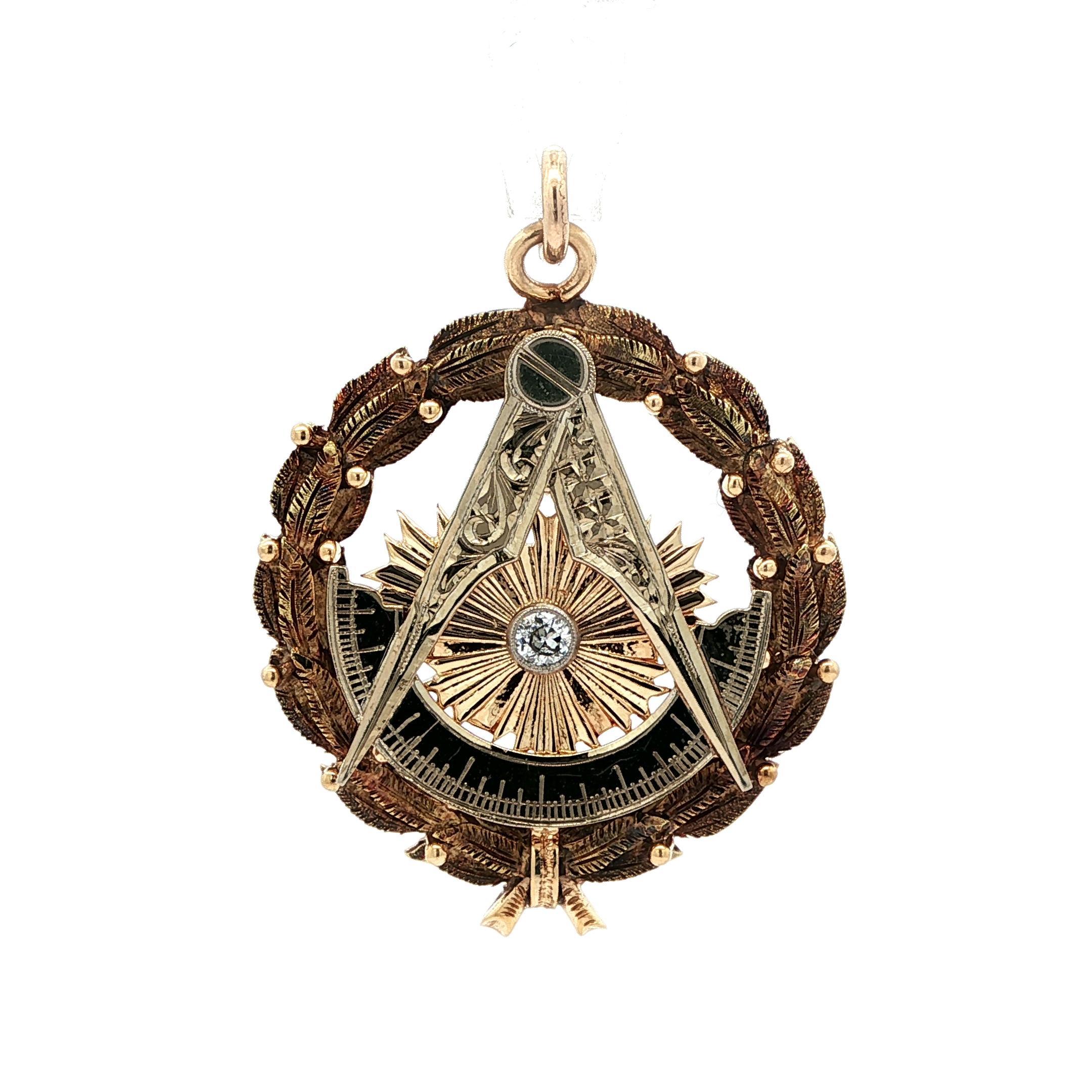 Vintage Solid Gold Diamond Engraved Detailed Free Mason Masonic Wreath Pendentif