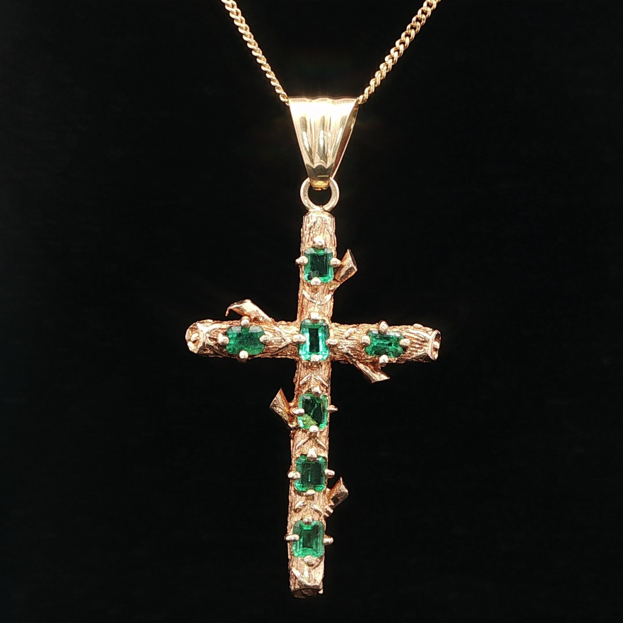 Cushion Cut Vintage Solid Gold Emerald & Bark Textured Finish Cross Pendant 24