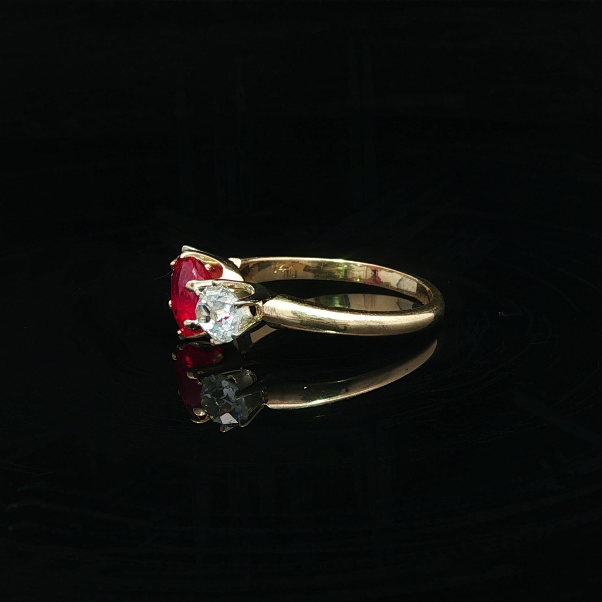 Vintage Solid Gold GIA 1.91ctw Burma Ruby Old Mine Cut Diamond 3 Stein Ring im Angebot 5