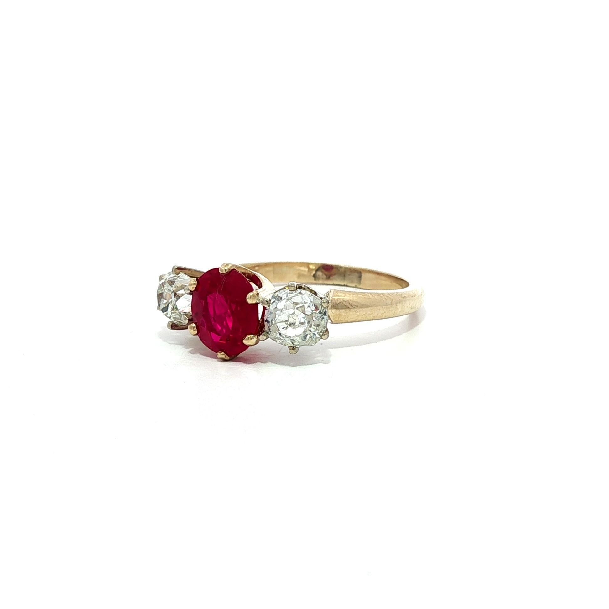 Vintage Solid Gold GIA 1.91ctw Burma Ruby Old Mine Cut Diamond 3 Stein Ring (Brillantschliff) im Angebot