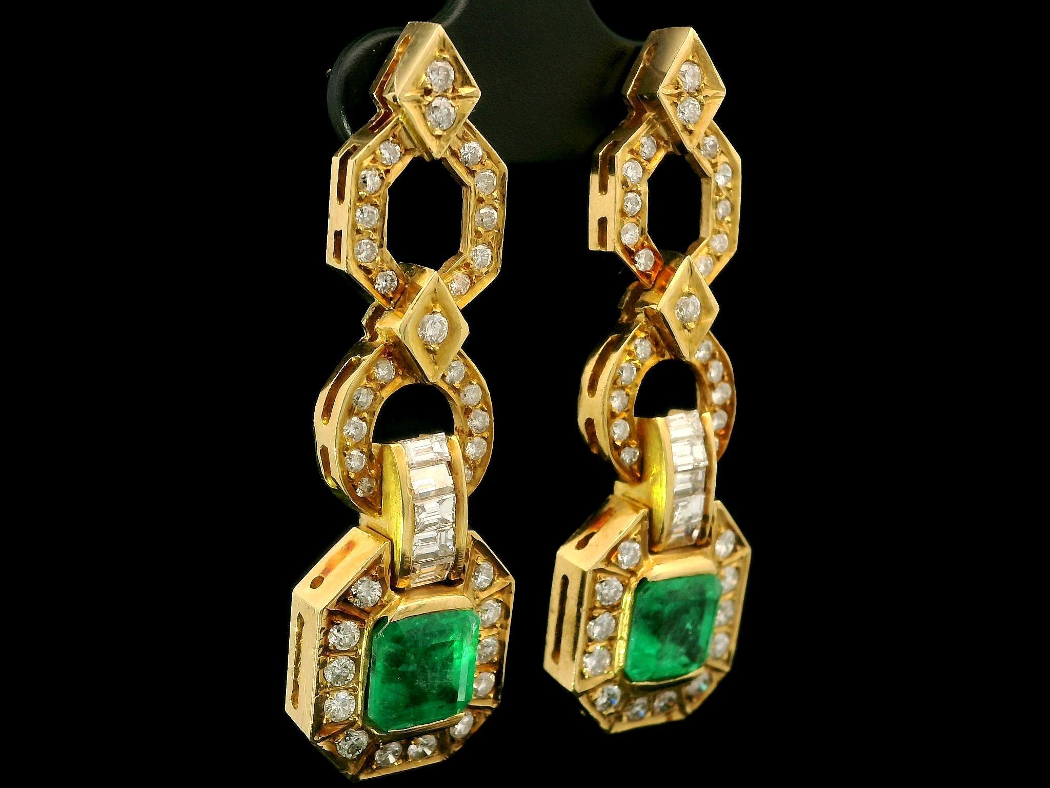 Vintage Solid Gold GIA 4.38ctw Colombian Emerald & Diamond Dangle Earrings For Sale 13