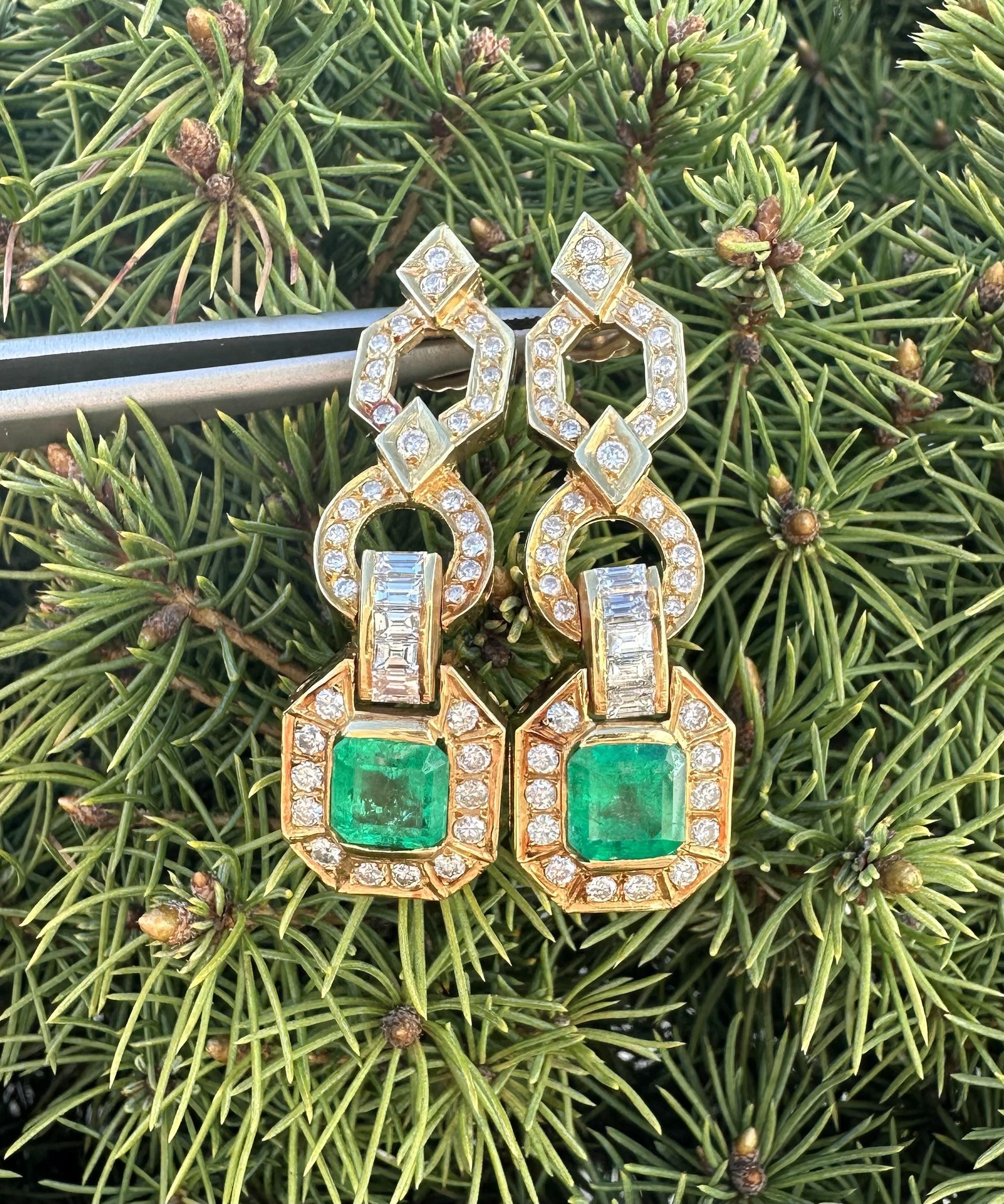 Vintage Solid Gold GIA 4.38ctw Colombian Emerald & Diamond Dangle Earrings For Sale 1