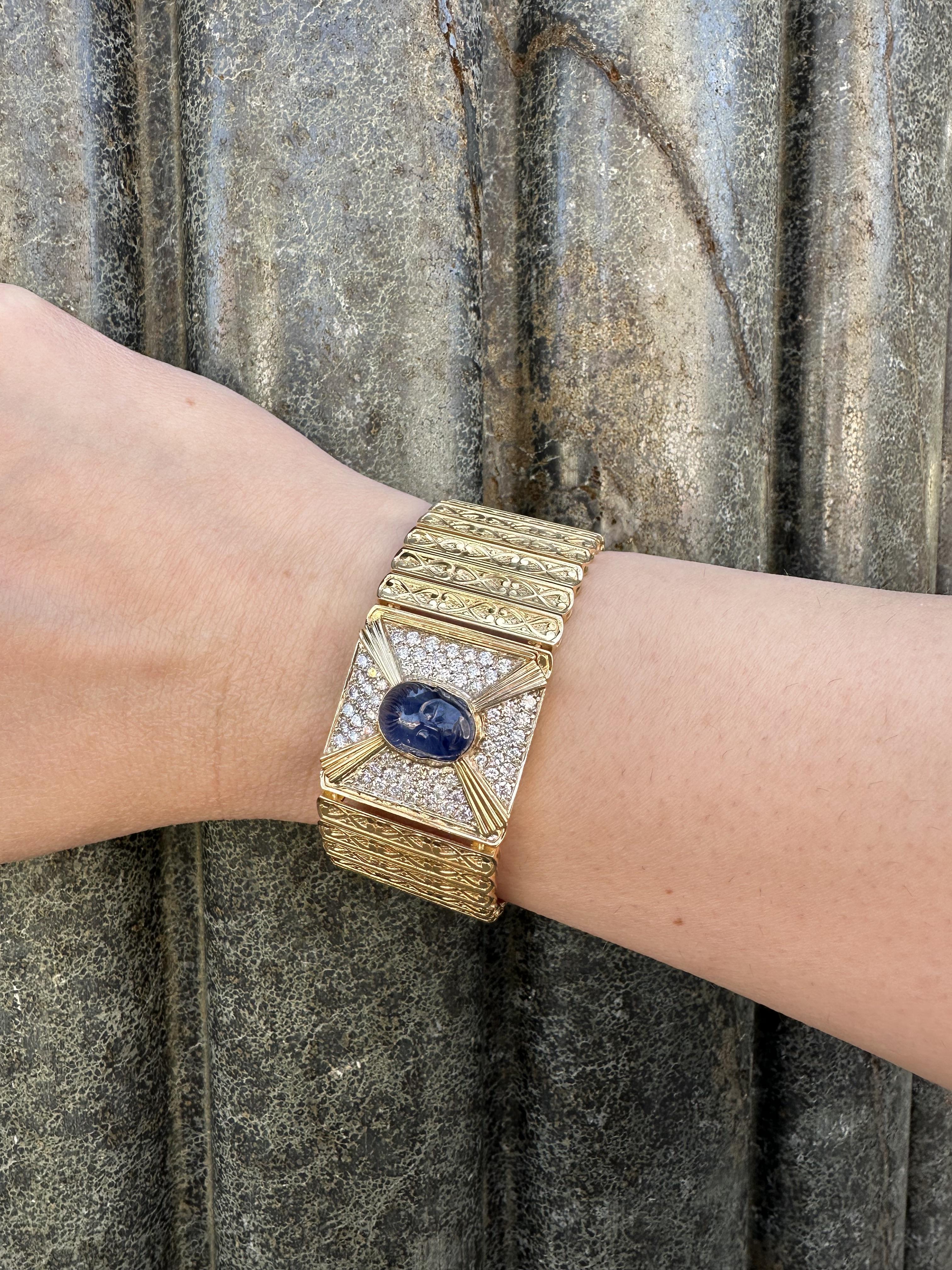 Bracelet vintage à larges lanière en or massif avec saphir sculpté GIA 9,8 carats et diamants en vente 7