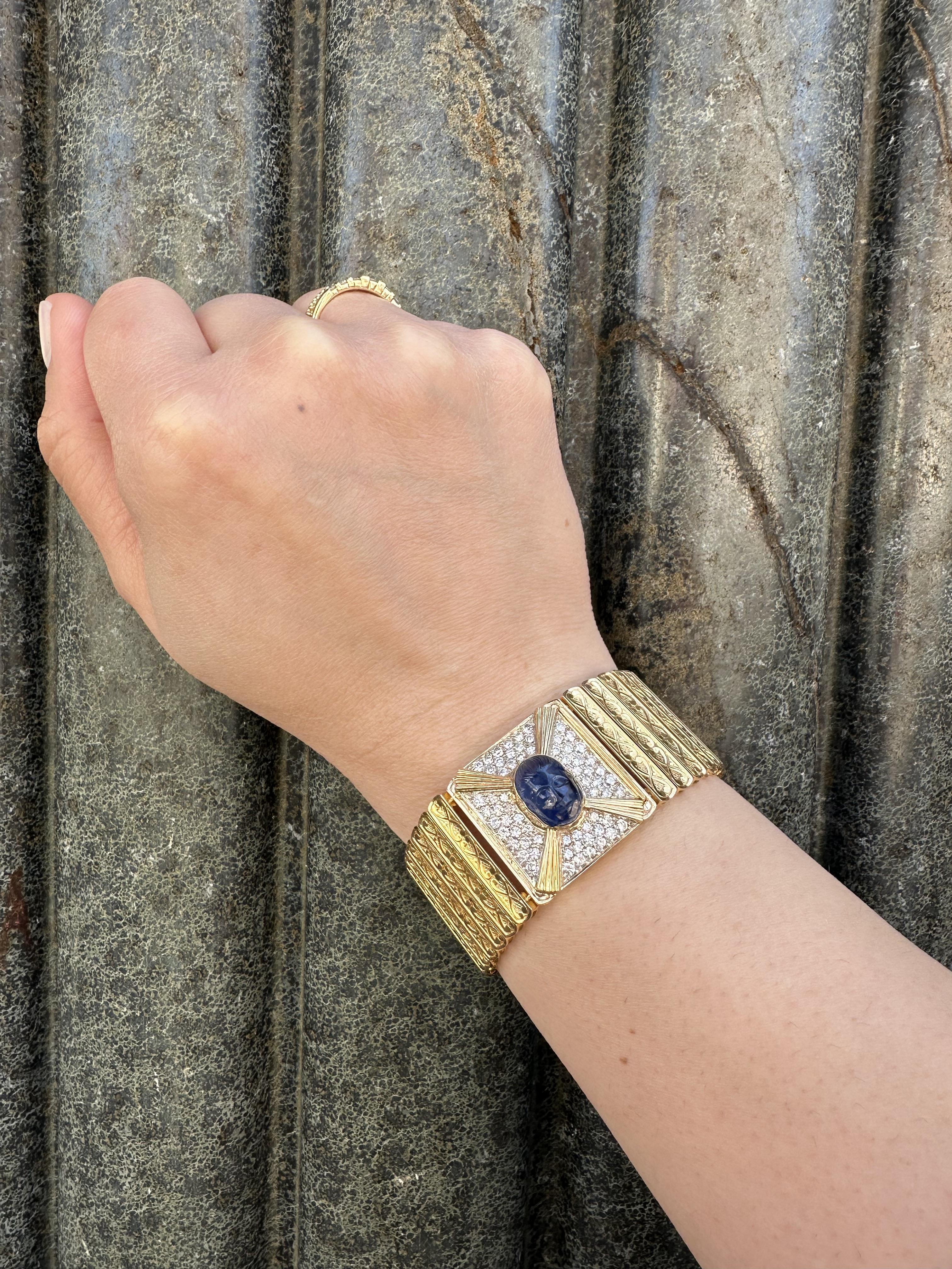 Bracelet vintage à larges lanière en or massif avec saphir sculpté GIA 9,8 carats et diamants en vente 10