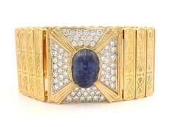 Bracelet vintage à larges lanière en or massif avec saphir sculpté GIA 9,8 carats et diamants