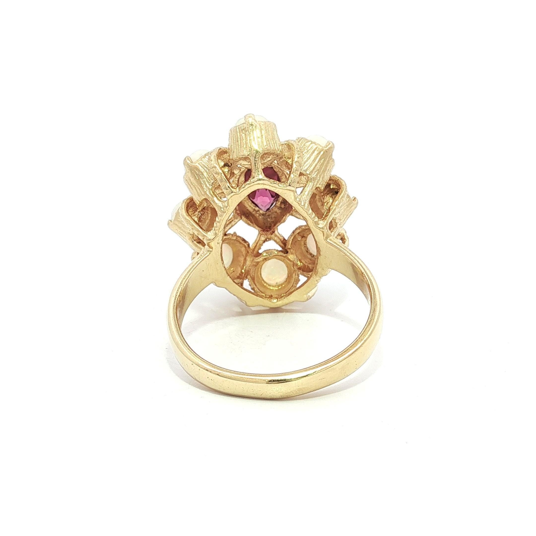 Vintage Solid Gold Opal w/ Rhodolite Garnet Textured Marquise Shape Ring en venta 1