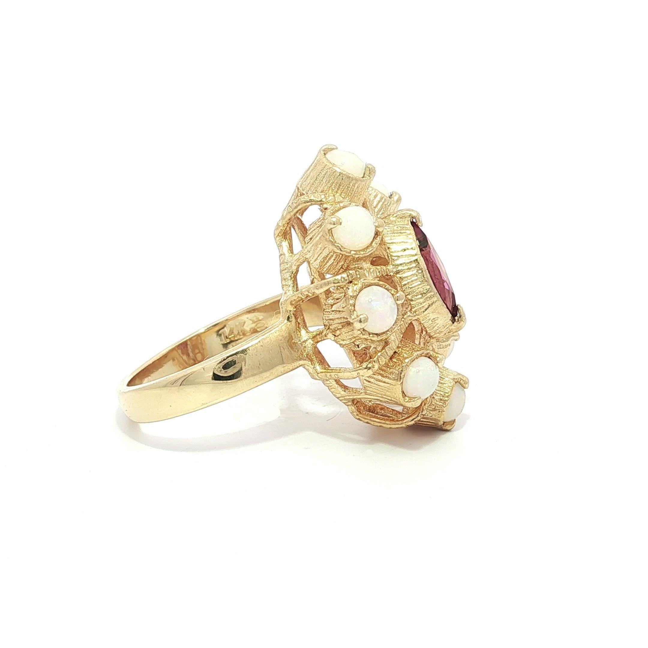 Vintage Solid Gold Opal w/ Rhodolite Garnet Textured Marquise Shape Ring en venta 2
