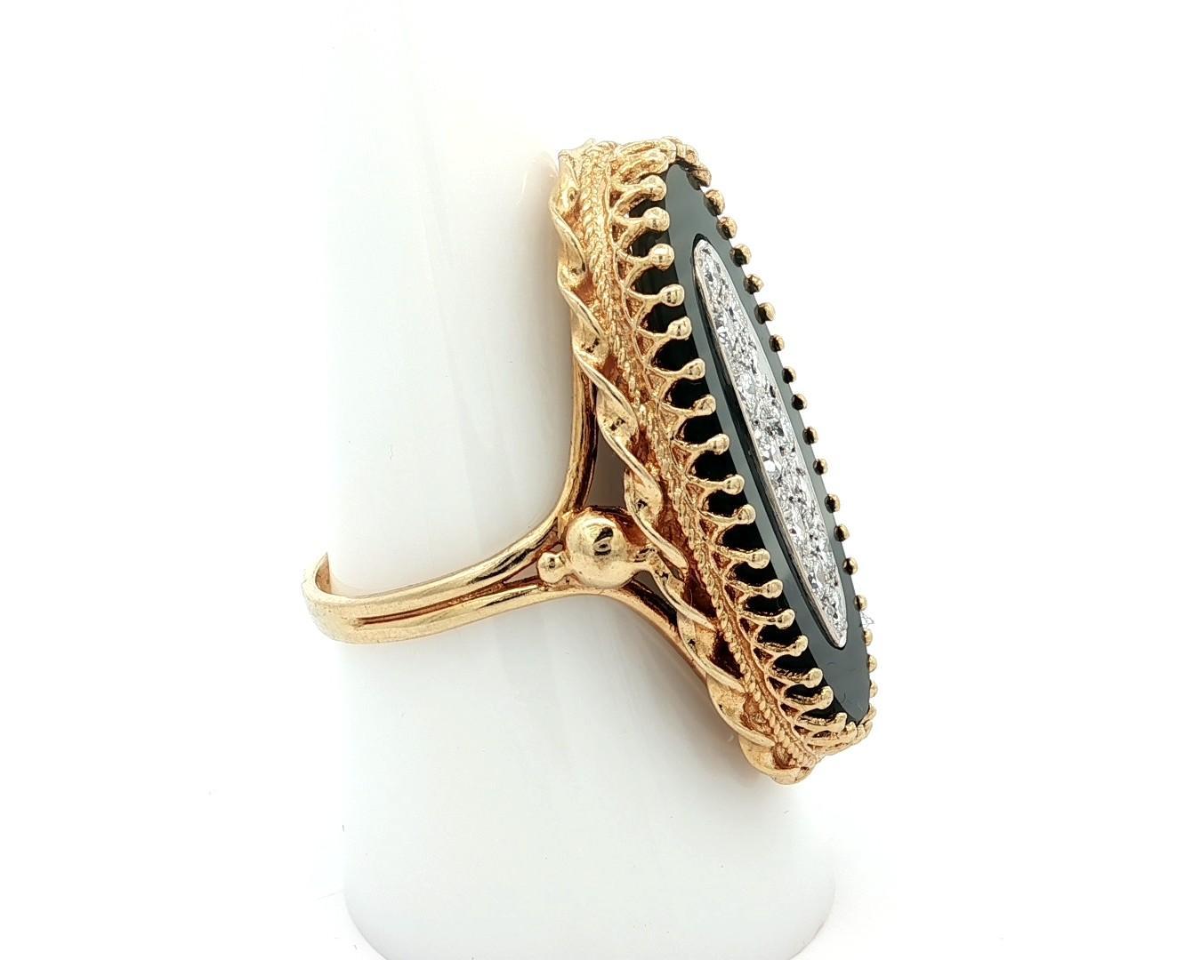 Vintage Solid Gold Oval Cabochon Black Onyx .60ctw Pave Diamond Center Ring In Excellent Condition For Sale In Montclair, NJ