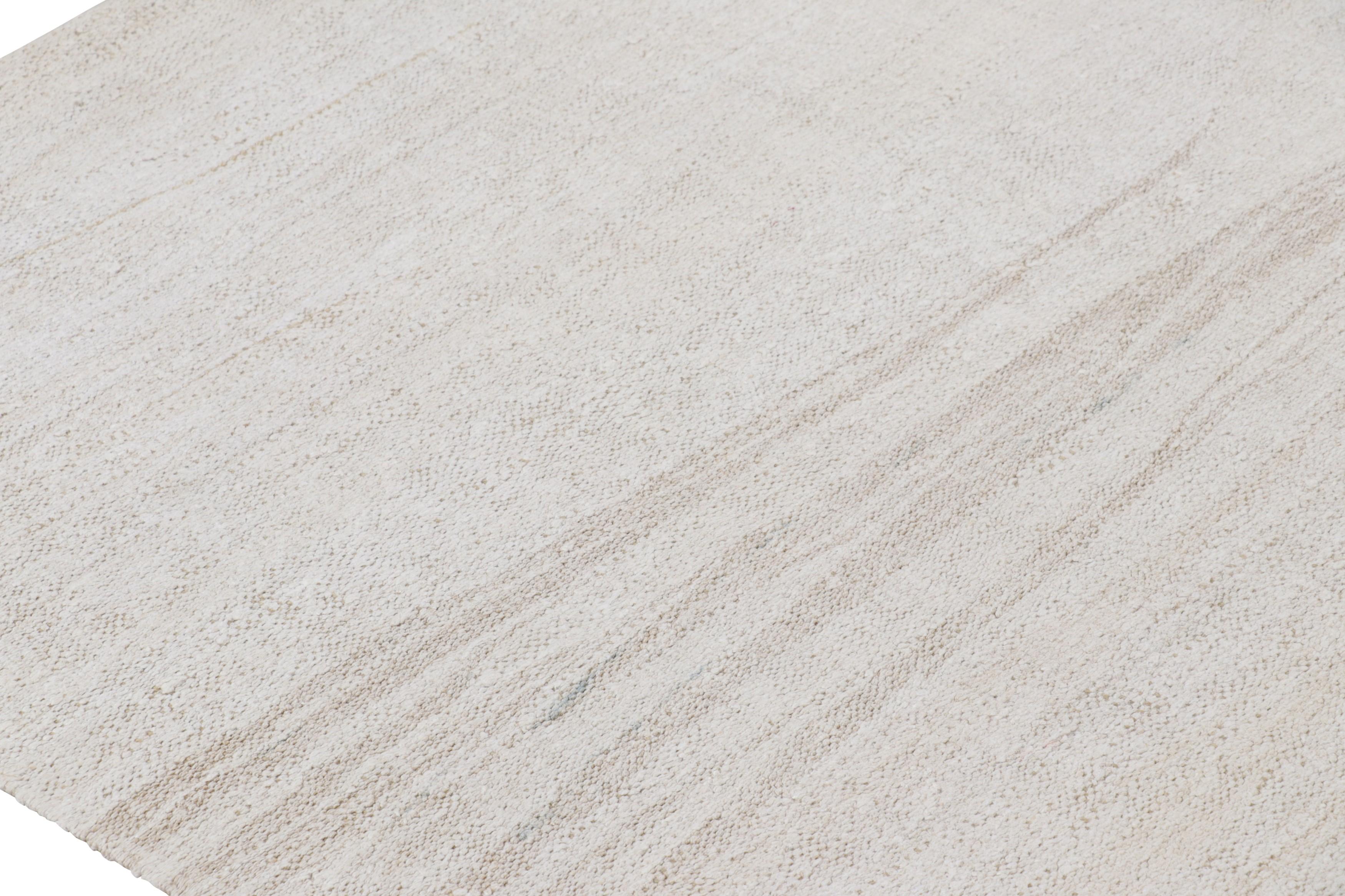 Milieu du XXe siècle Kilim vintage massif dans les tons beige et crème - Rug & Kilim en vente