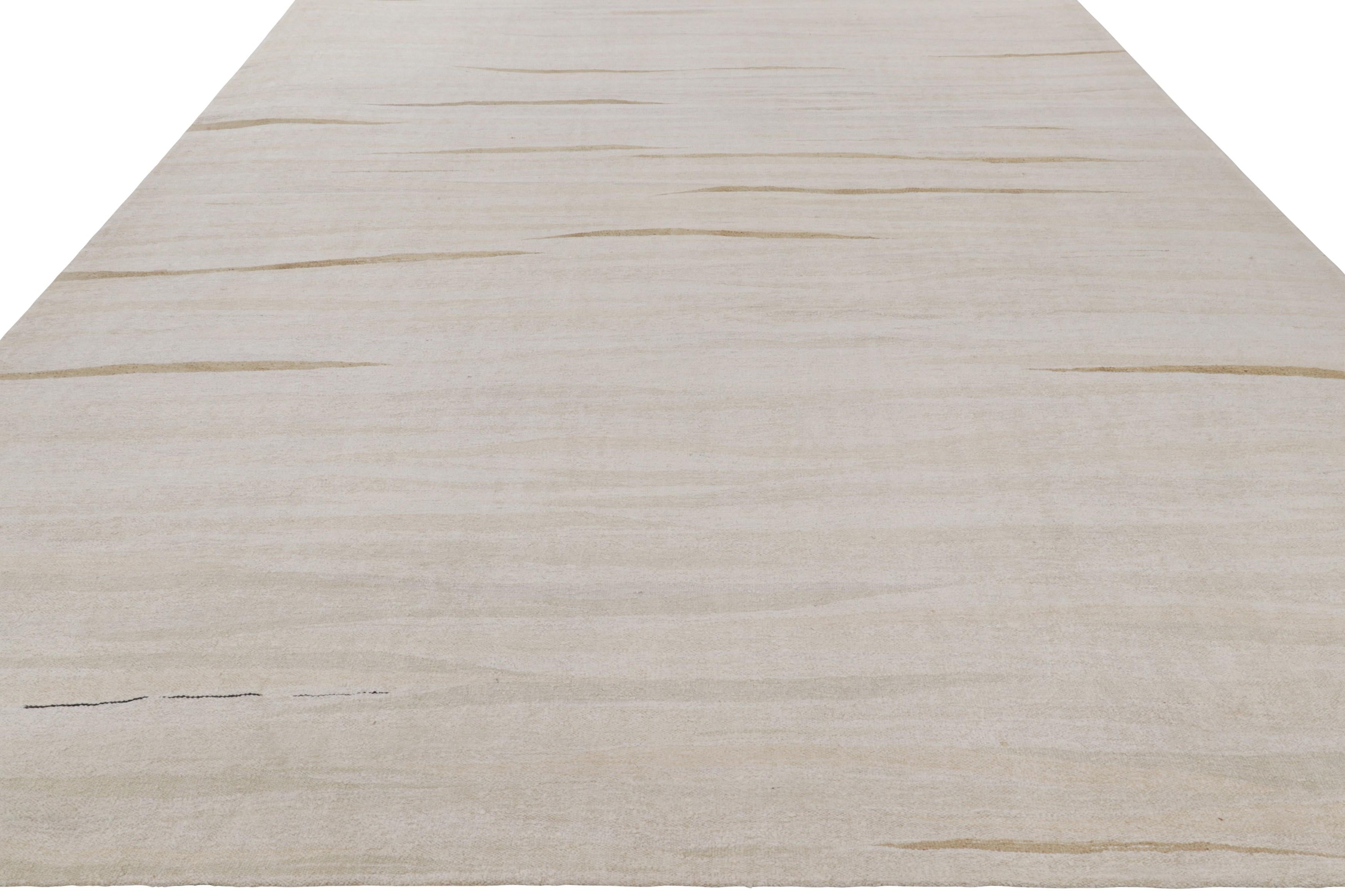 Tissé à la main Kilim vintage massif dans les tons beige, or et crème avec des rayures - Rug & Kilim en vente