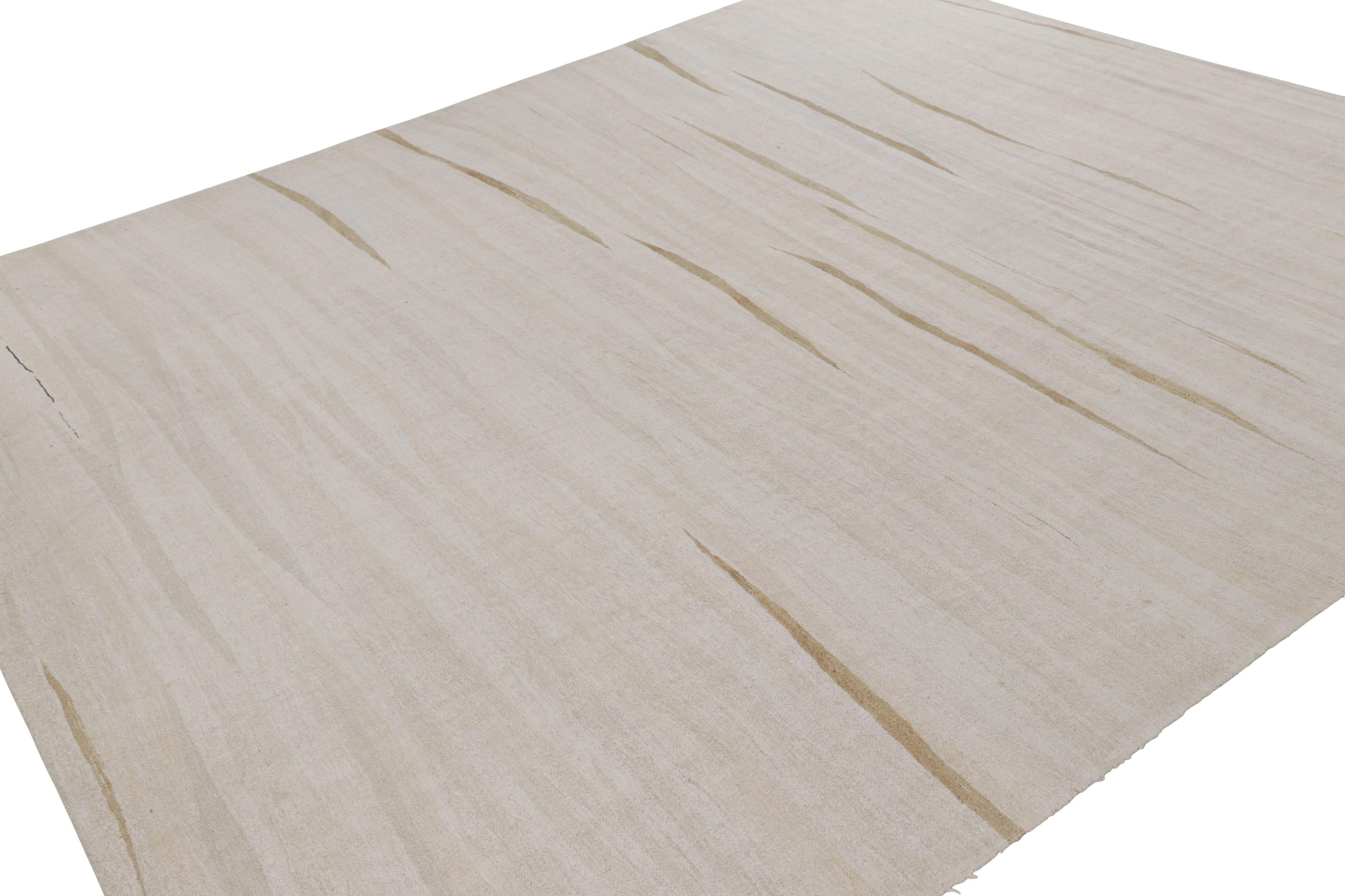 Kilim vintage massif dans les tons beige, or et crème avec des rayures - Rug & Kilim Bon état - En vente à Long Island City, NY