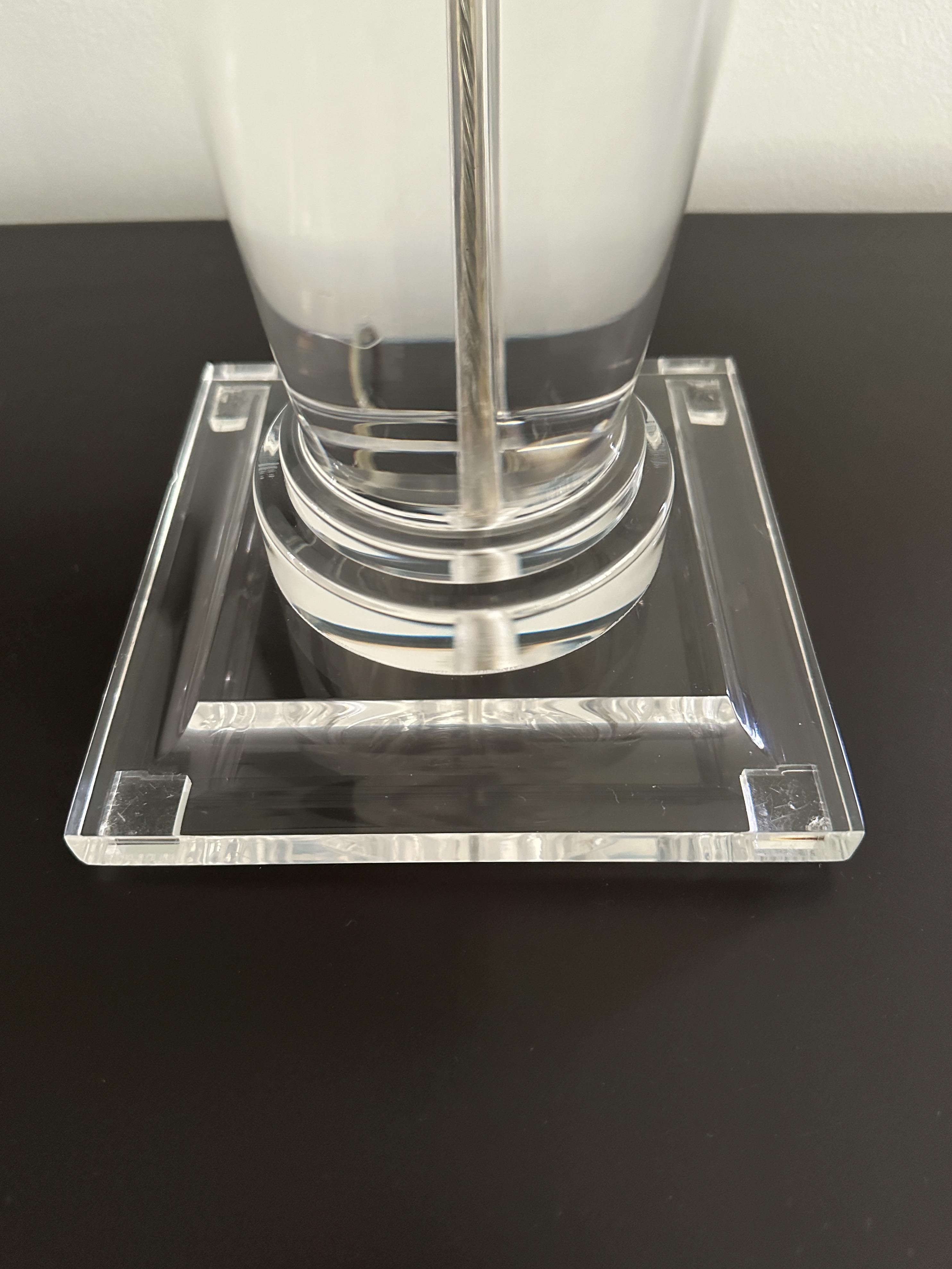 Lampe de table à colonne grecque vintage en lucite massive Karl Springer en vente 3