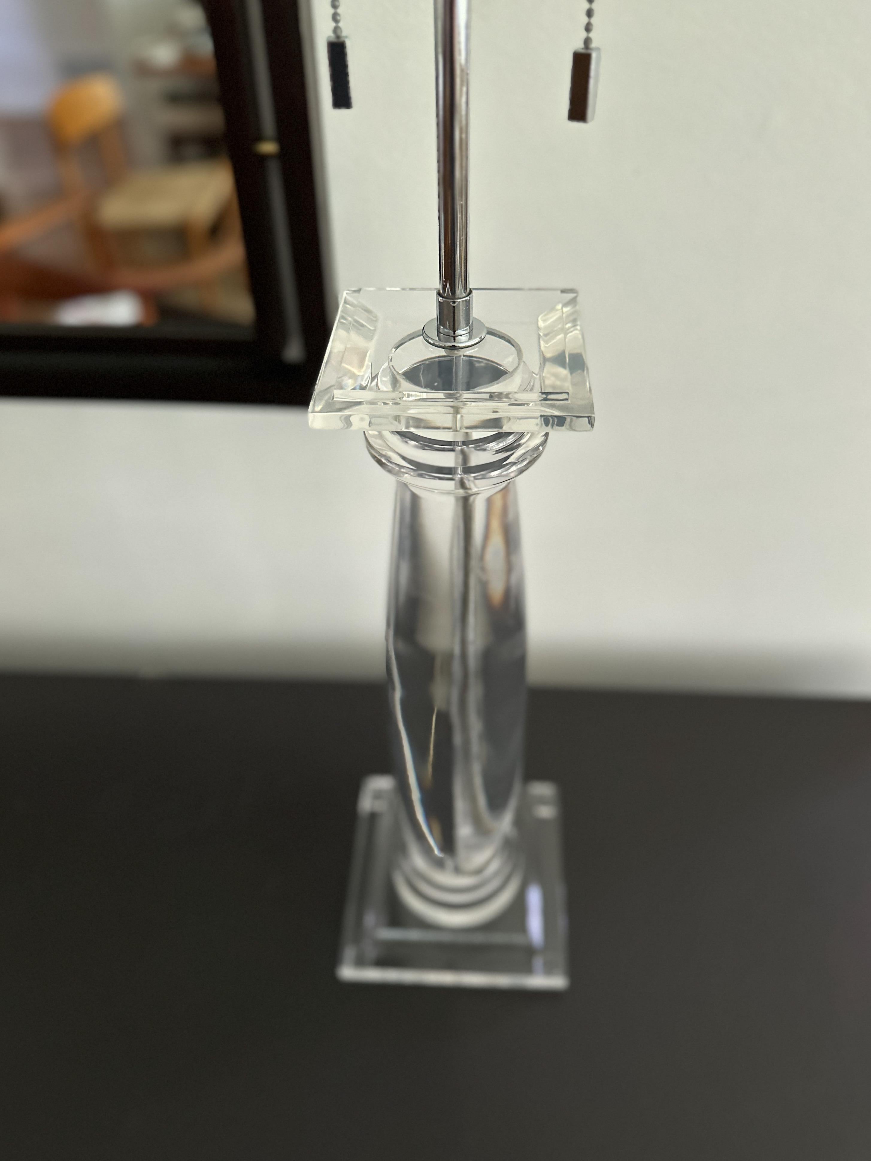 Vintage Solid Lucite Karl Springer Greek Column Table Lamp In Good Condition For Sale In Doraville, GA