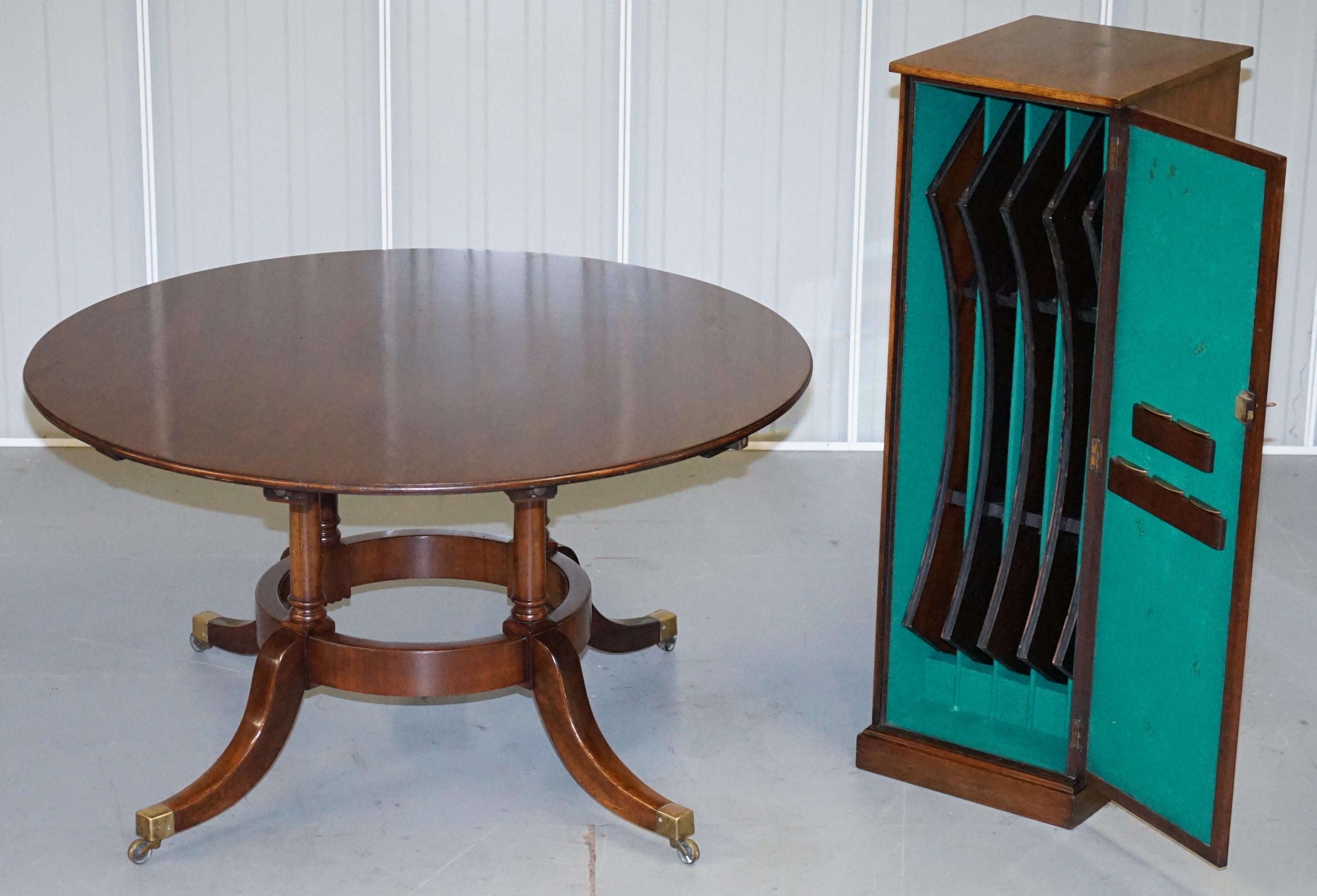 We are delighted to offer for sale this stunning Brights of Nettlebed RRP £15,000 mahogany and brass Jupe round extending dining table

A very expensive and well made table. Retailed and made by Brights of Nettlebed in England, the table is all