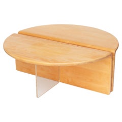 Mesa baja vintage de arce macizo y lucita de Gerald McCabe