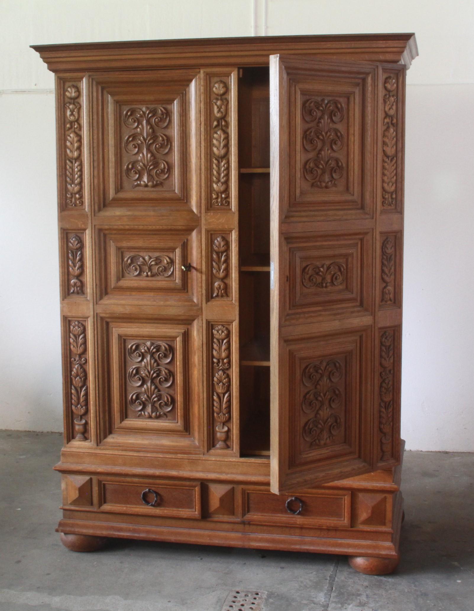 Vieille armoire brutaliste danoise en chêne massif en vente 10