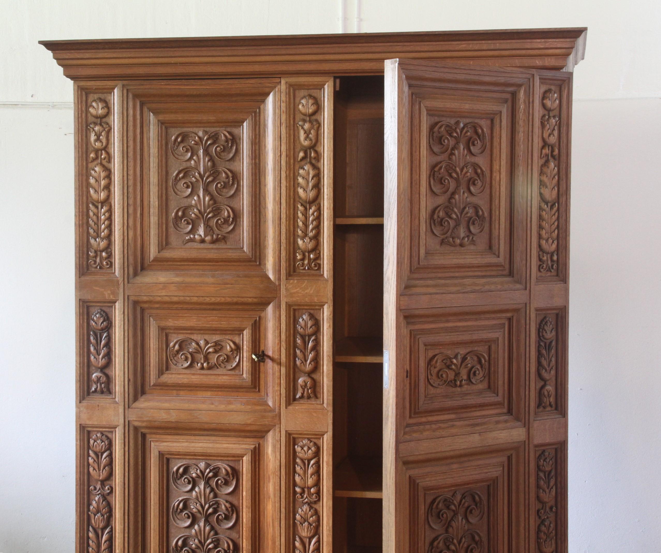Vieille armoire brutaliste danoise en chêne massif en vente 11