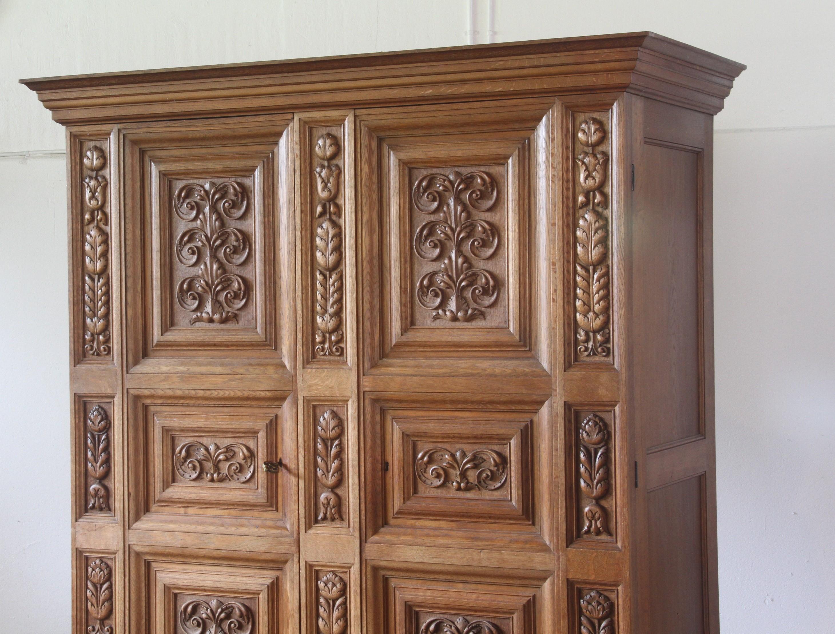 Vieille armoire brutaliste danoise en chêne massif en vente 13