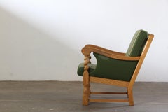 Silla de salón Brutalista danesa vintage de roble macizo, estilo Henning Kjærnulf, años 60