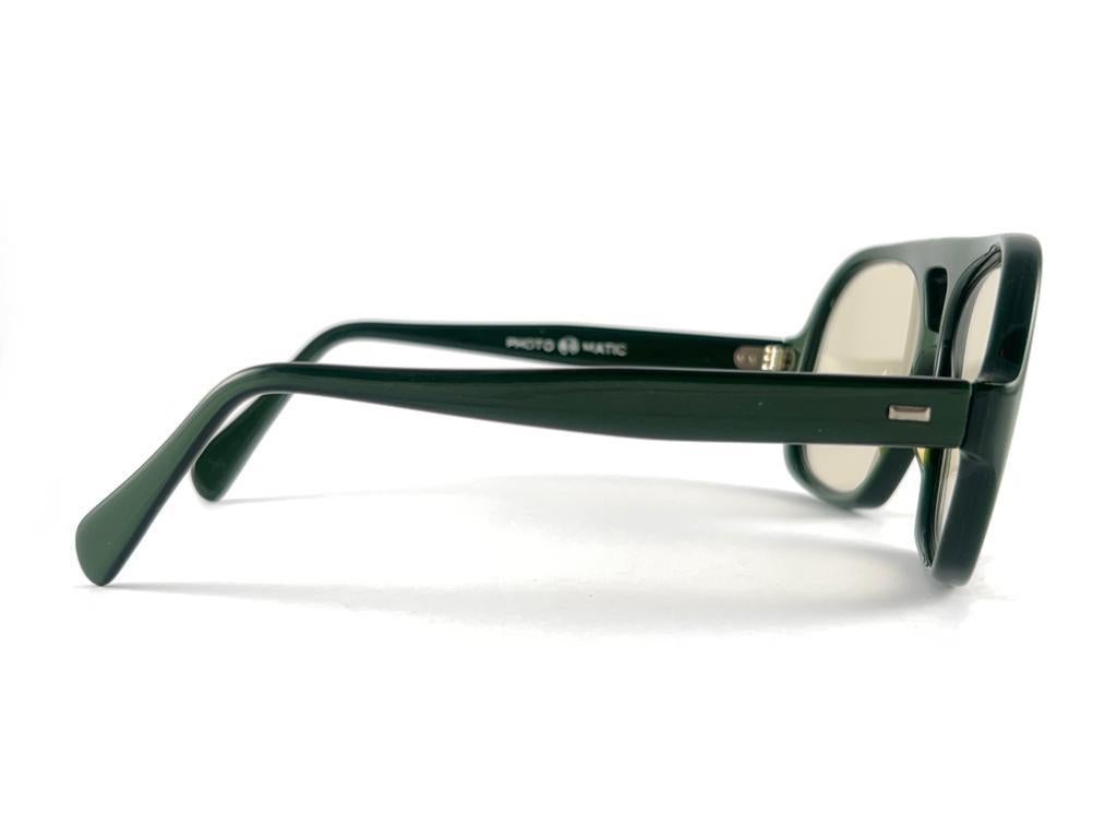 Vintage Solid Photo Matic Olive Green Frame Light Lens 70'S Sunglasses For Sale 1