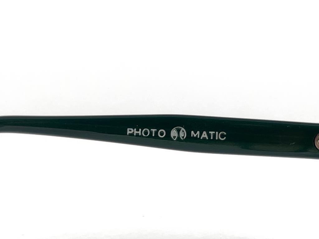 Vintage Solid Photo Matic Olive Green Frame Light Lens 70'S Sunglasses For Sale 2