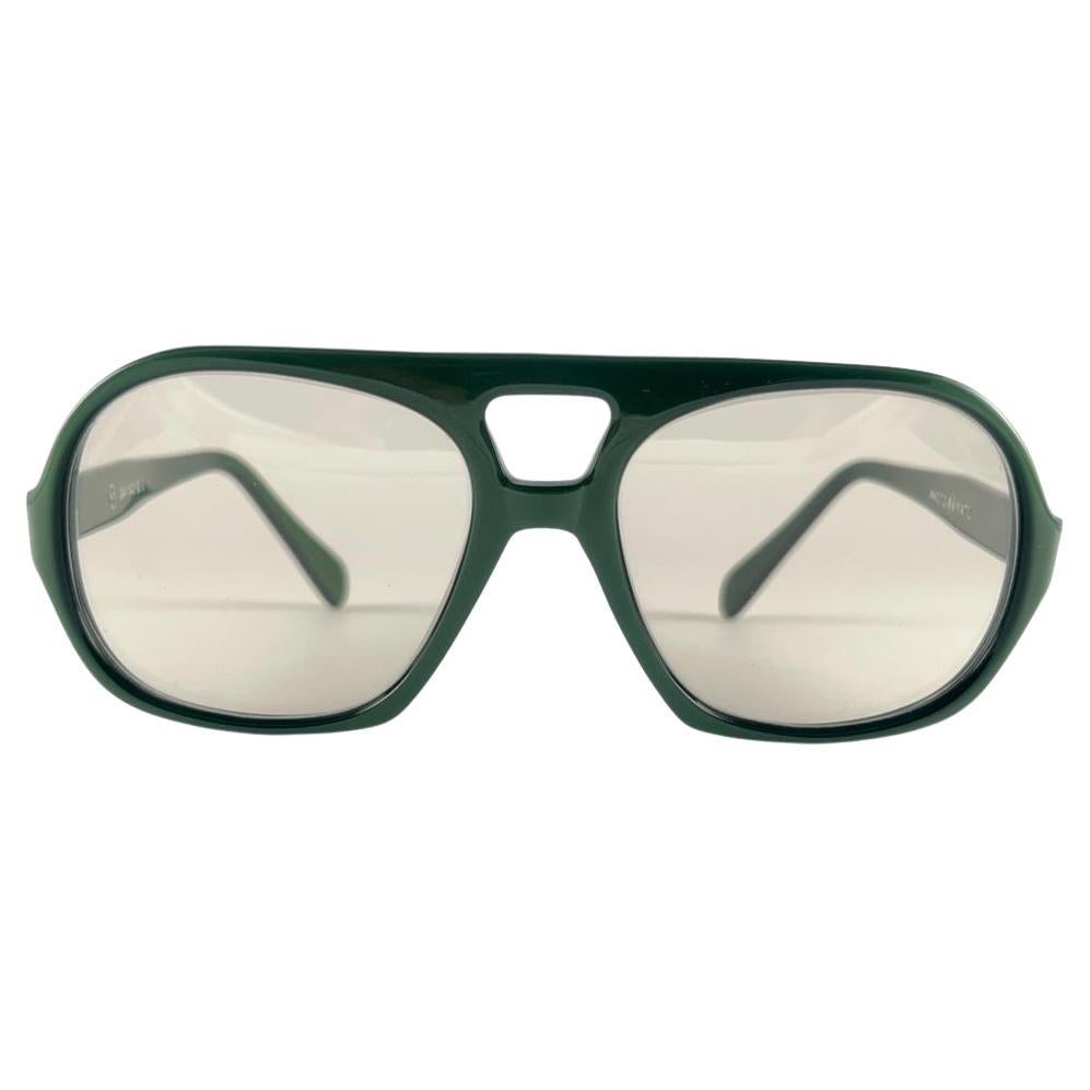 Vintage Solid Photo Matic Olive Green Frame Light Lens 70'S Sunglasses For Sale