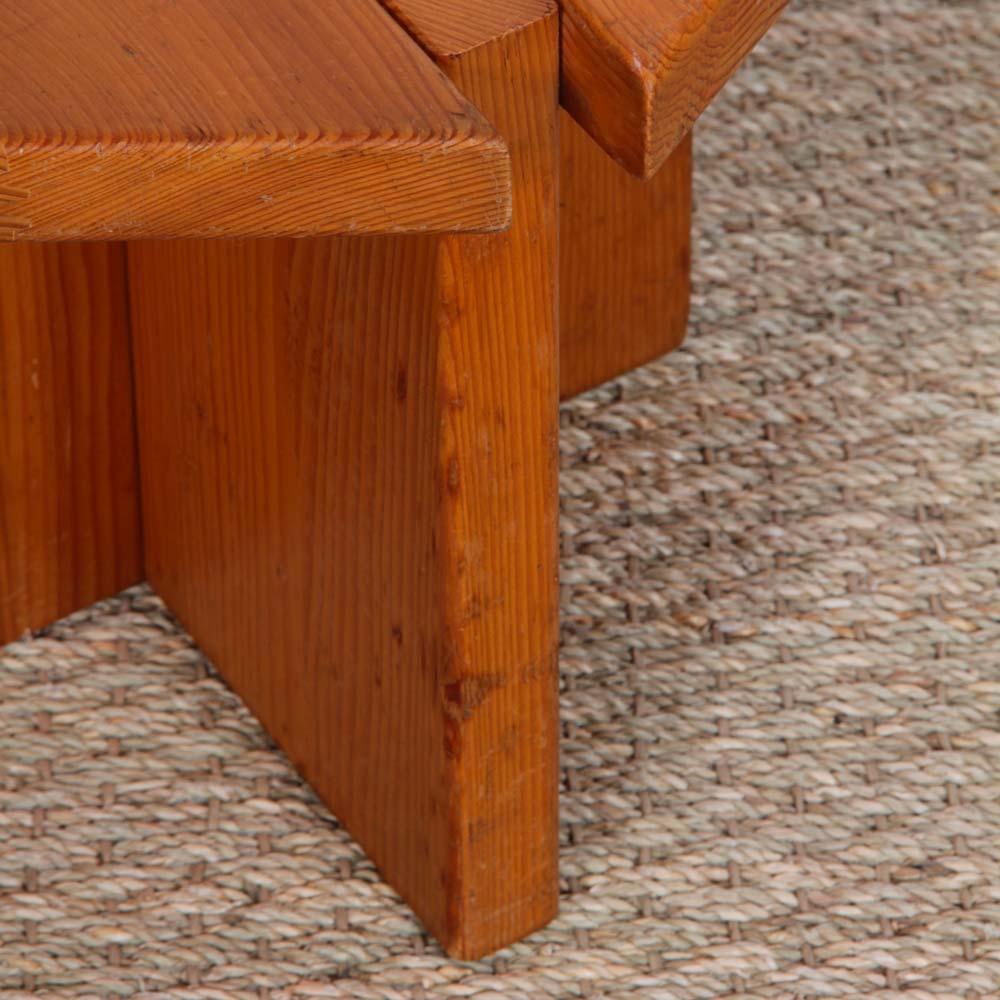 Vintage solid pine stool attributed to René Martin, 1960 In Good Condition For Sale In MONTESSON, FR