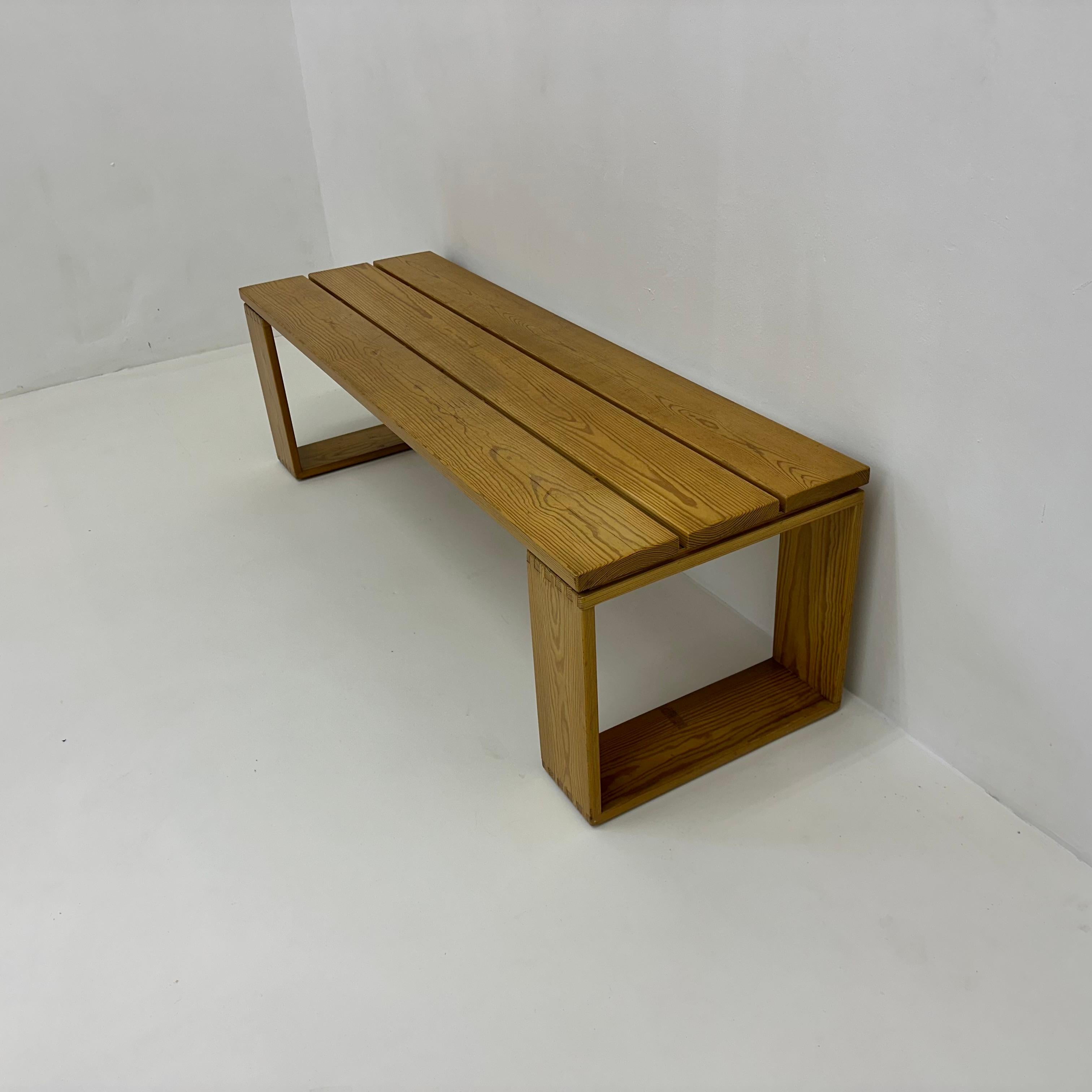 Banc vintage en bois de pin massif par Ate van Apeldoorn, 1970 en vente 5