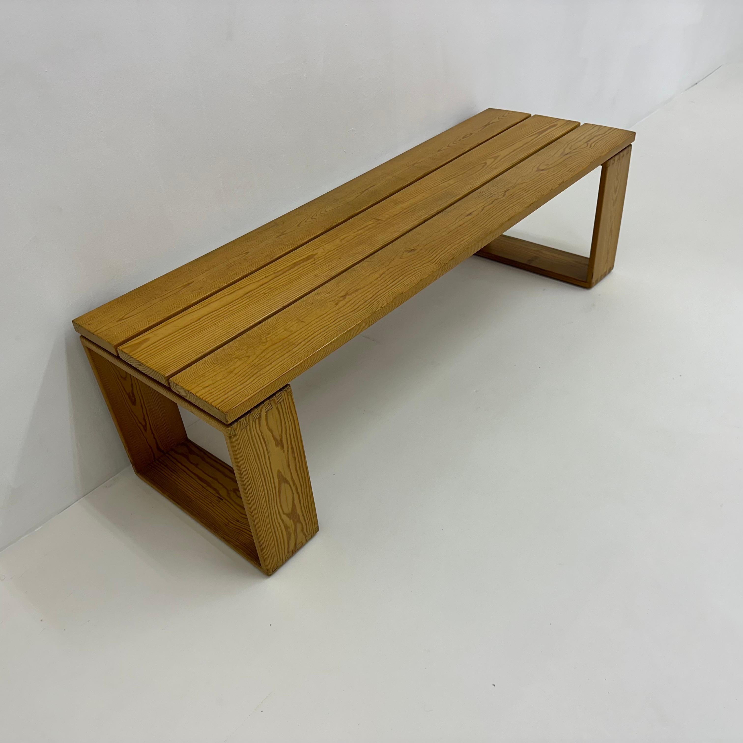 Banc vintage en bois de pin massif par Ate van Apeldoorn, 1970 en vente 7